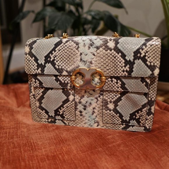 Meet your Posher, Sashimisa - Picture 4 of 8